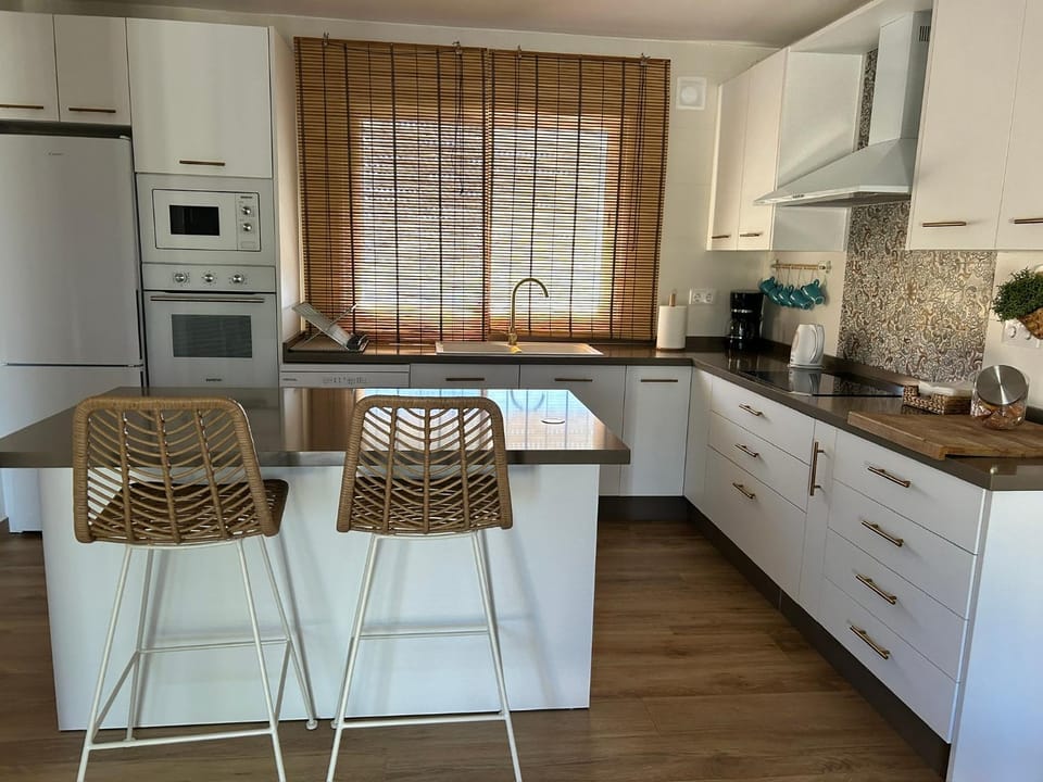 Kitchen or kitchenette, dishwasher, oven, pet friendly, stove, toaster
