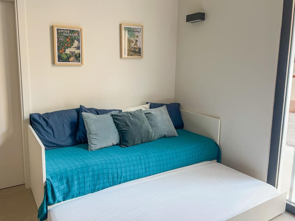 Bed, Living room