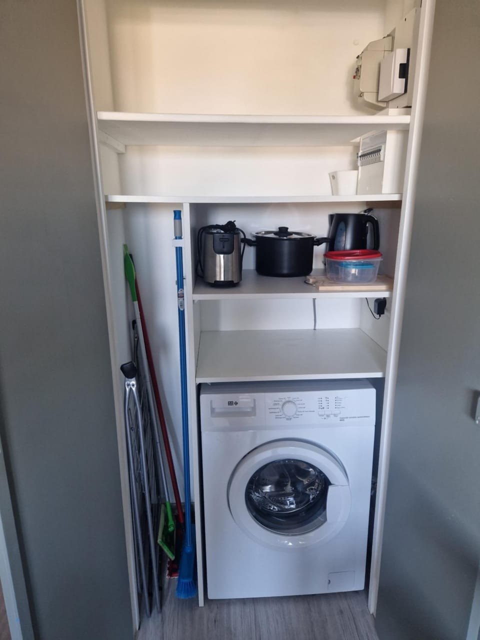 Coffee/tea facilities, washing machine
