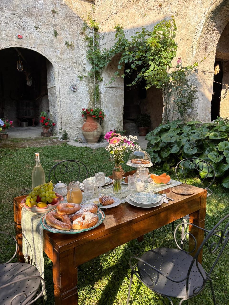 Day, Garden, Food and drinks, Food, Garden view, Breakfast, Drinks