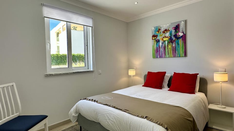 Bed, Photo of the whole room, Decorative detail, Bedroom