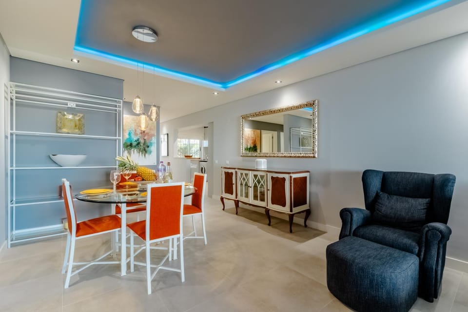 Living room, Decorative detail, Dining area