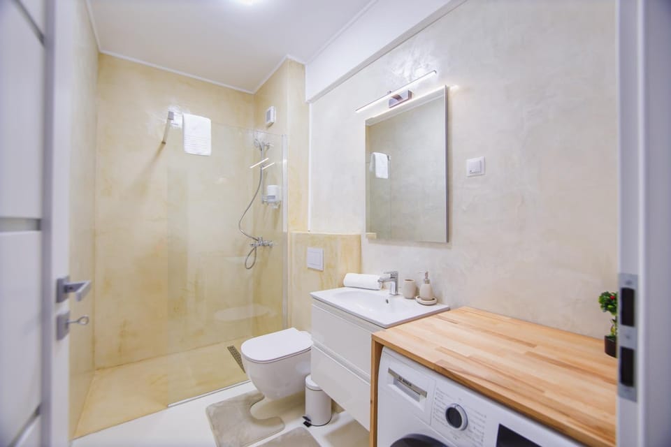 Shower, Bathroom, towels, washing machine