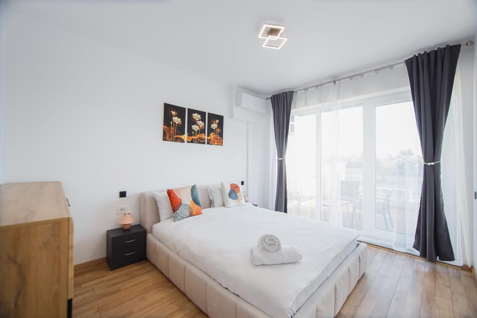 Bed, Photo of the whole room, Bedroom, towels, air conditioner