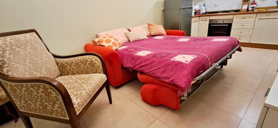 Communal lounge/ TV room, Bed, People, stove