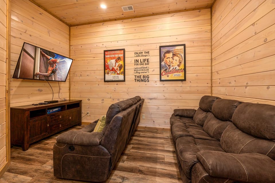 7-Bedroom Mountain Lodge Near Dollywood with Hot Tub, Theater Room & Resort Pool Chalet in Pigeon Forge