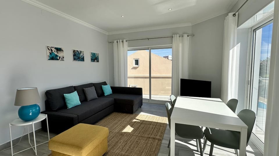 Communal lounge/ TV room, TV and multimedia, Living room, Seating area, Dining area, Evening entertainment