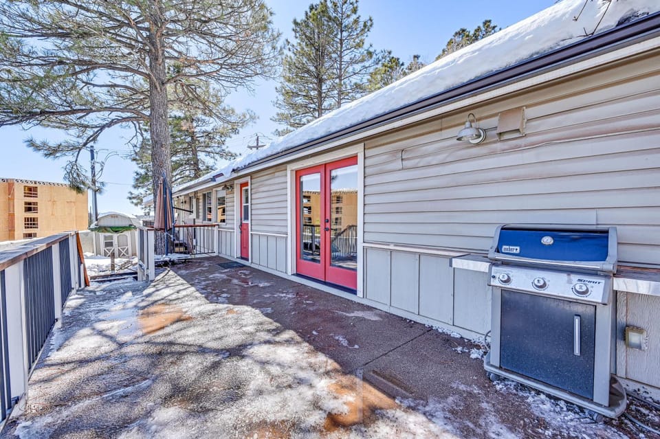 Flagstaff Home w/ Grill: 3 Mi to Historic Downtown House in Flagstaff