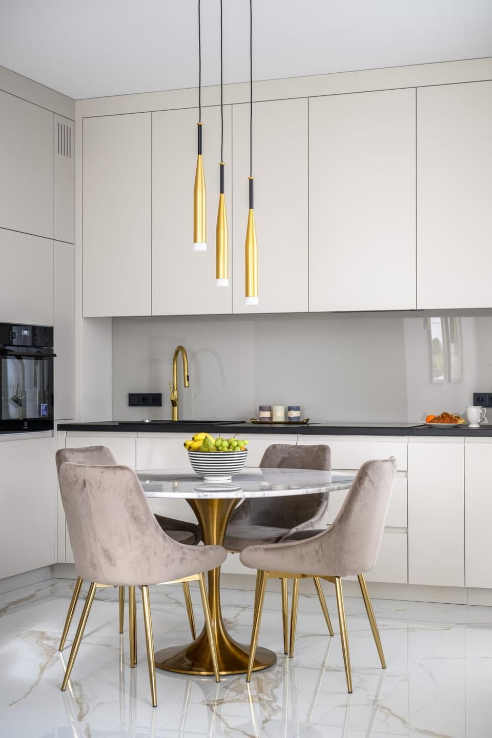 Kitchen or kitchenette, Dining area, stove, washing machine
