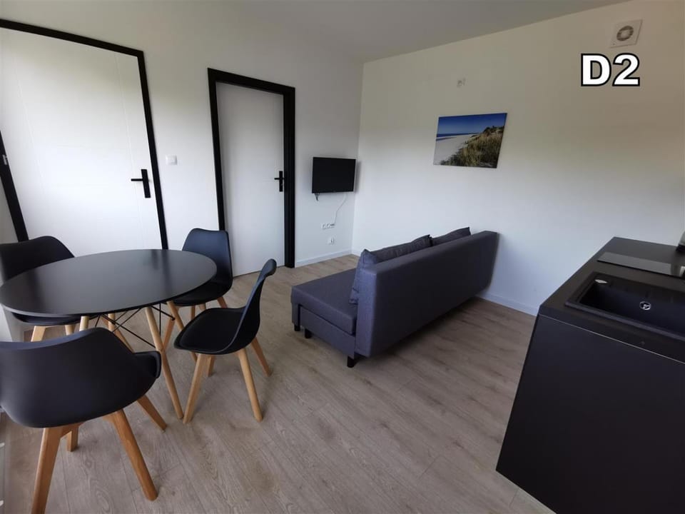 TV and multimedia, Kitchen or kitchenette, Living room, Seating area, Dining area