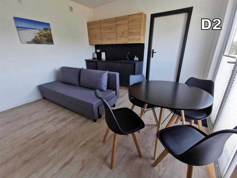 TV and multimedia, Kitchen or kitchenette, Living room, Seating area, Dining area