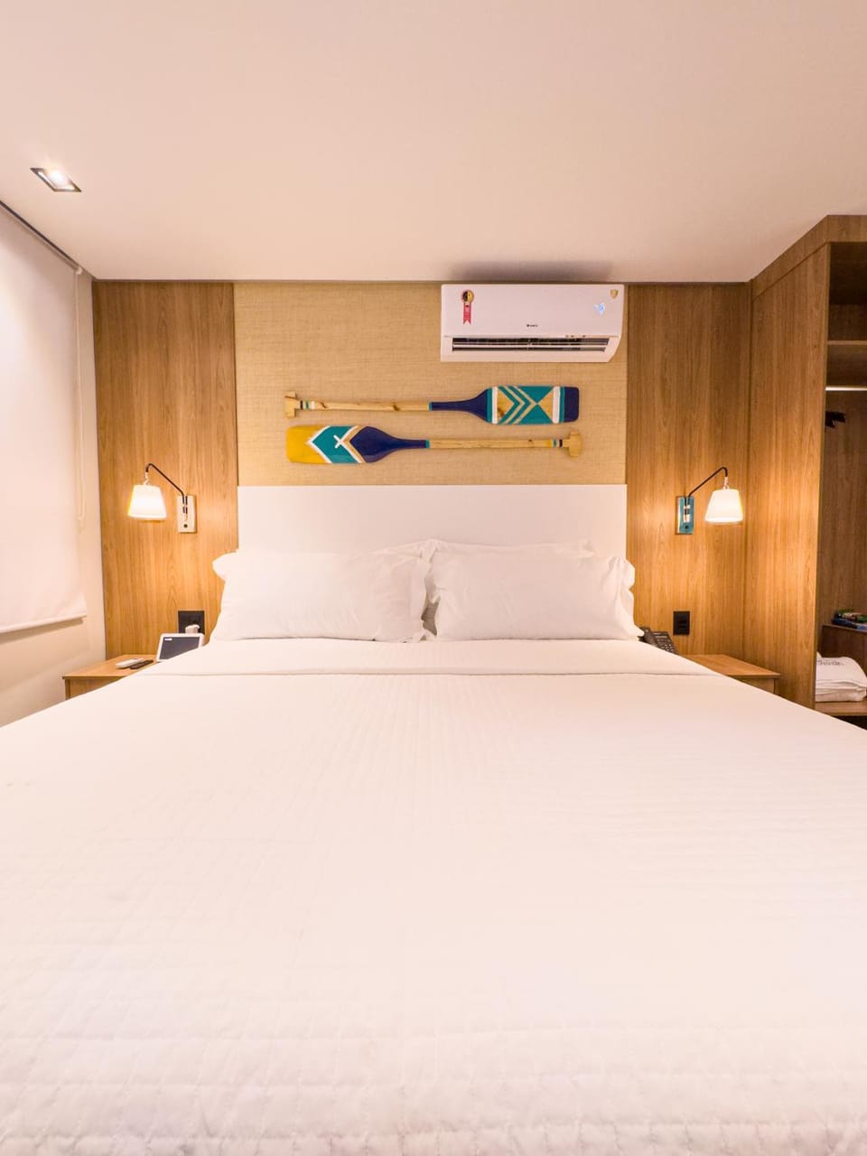 Bed, Bedroom, air conditioner