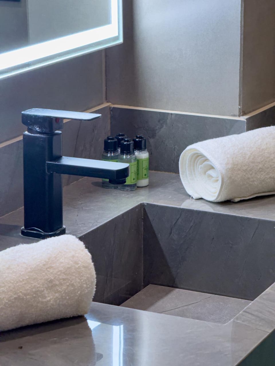 Bathroom, towels