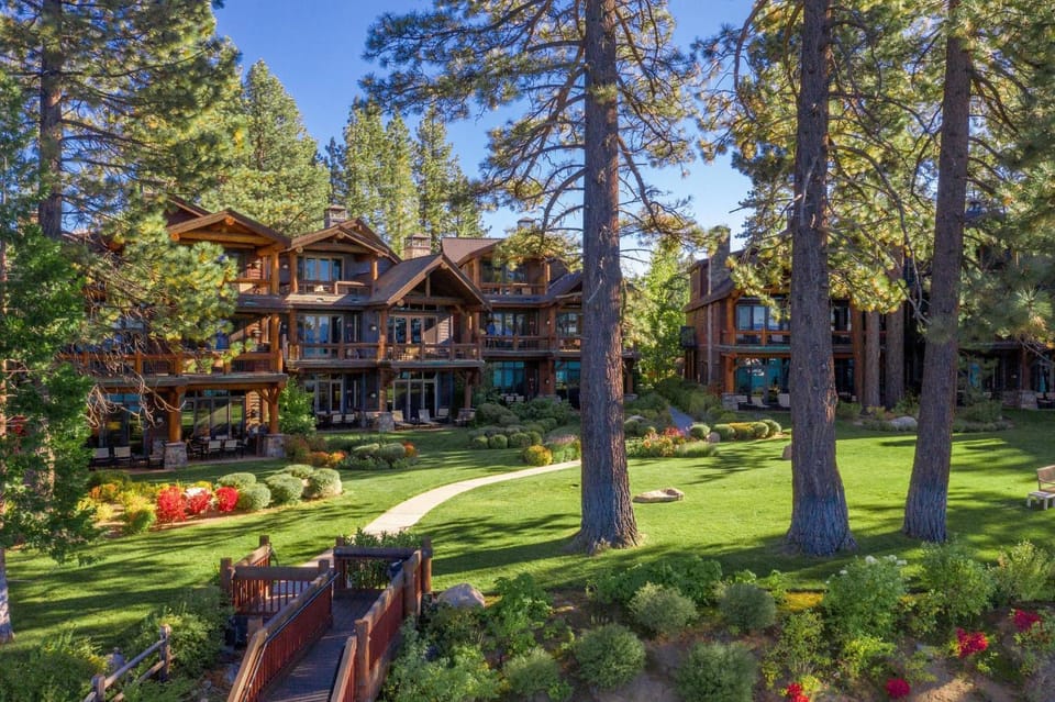 Luxury Lakefront Remodel BBQ Hot Tub near Heavenly PEAK SS6 Apartment in Al Tahoe