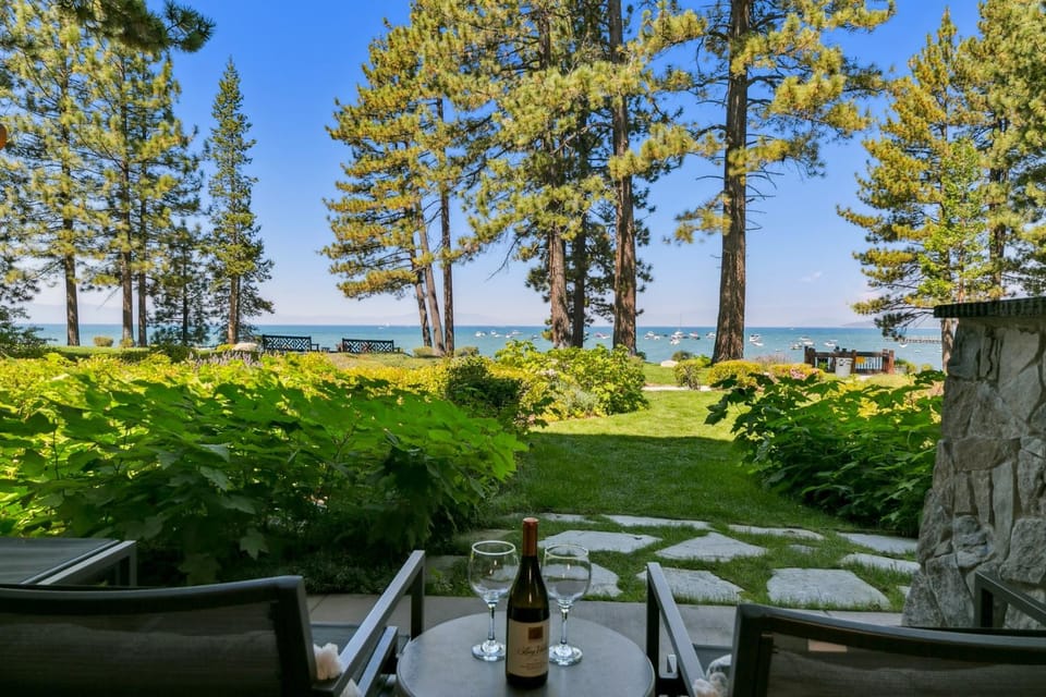 Patio, Natural landscape, View (from property/room), Balcony/Terrace, Seating area, Lake view