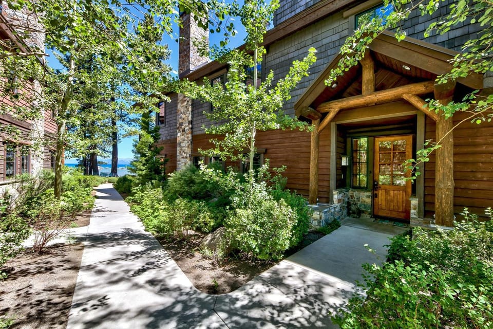 Lakefront Modern Luxury w Hot Tub Fireplace PEAK SS1 Apartment in Al Tahoe