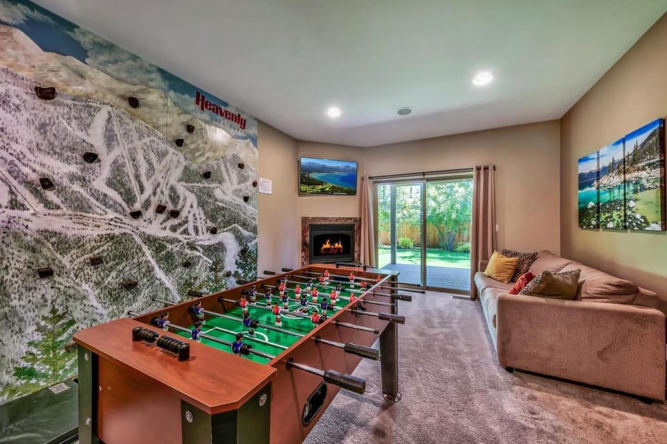 Day, Game Room, Seating area, fireplace, furniture