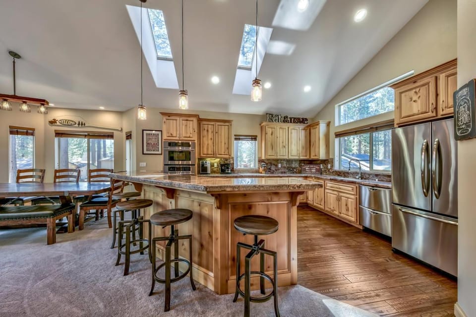 Day, Kitchen or kitchenette, Seating area, Dining area, furniture, kitchen
