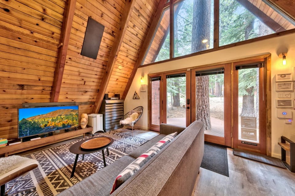 Külhaus Cabin - Romantic A-frame Adventure BBQ Cabin in South Lake Tahoe