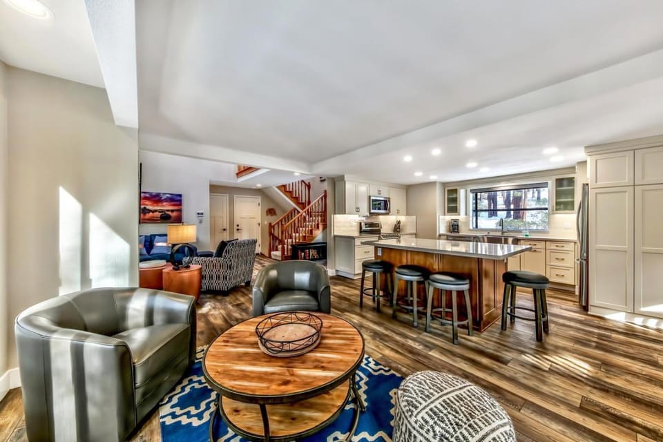 Peoples Choice at Heavenly - Pets Hot Tub Remodeled House in South Lake Tahoe