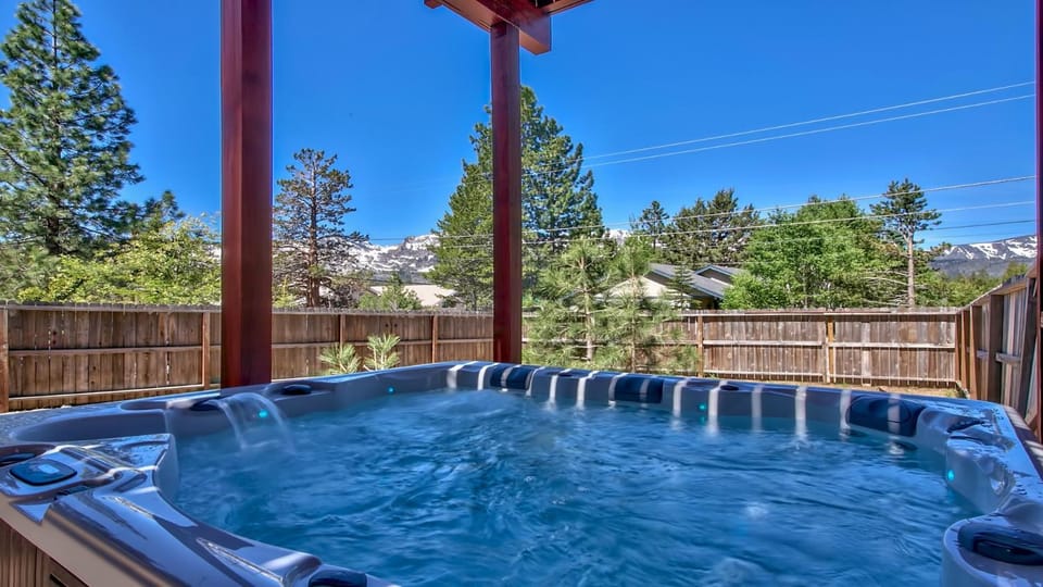 Blackfoot Family Estate House in Sierra Nevada