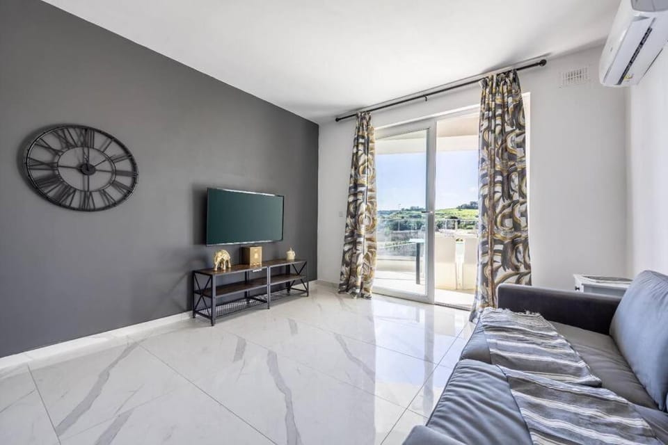 Communal lounge/ TV room, TV and multimedia, Seating area, Evening entertainment