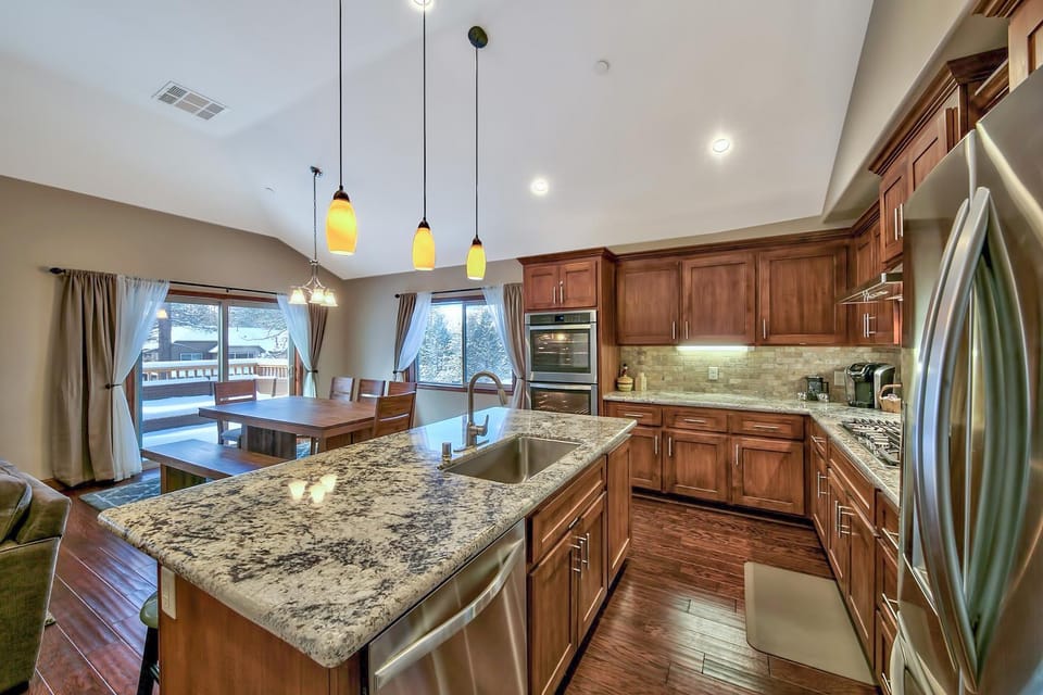 4BR Walk to Lake & Heavenly Tahoe Woods #203 House in South Lake Tahoe