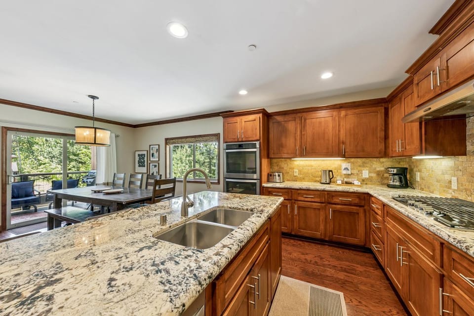 Steps to Heavenly Lake & More Tahoe Woods #101 House in South Lake Tahoe
