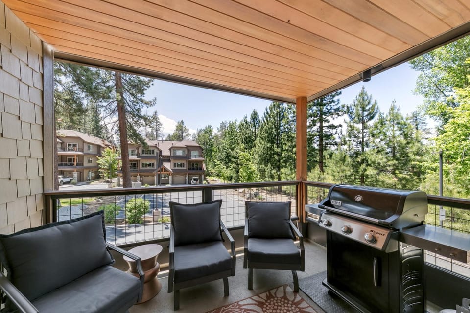 Steps to Heavenly Lake & More Tahoe Woods #101 House in South Lake Tahoe