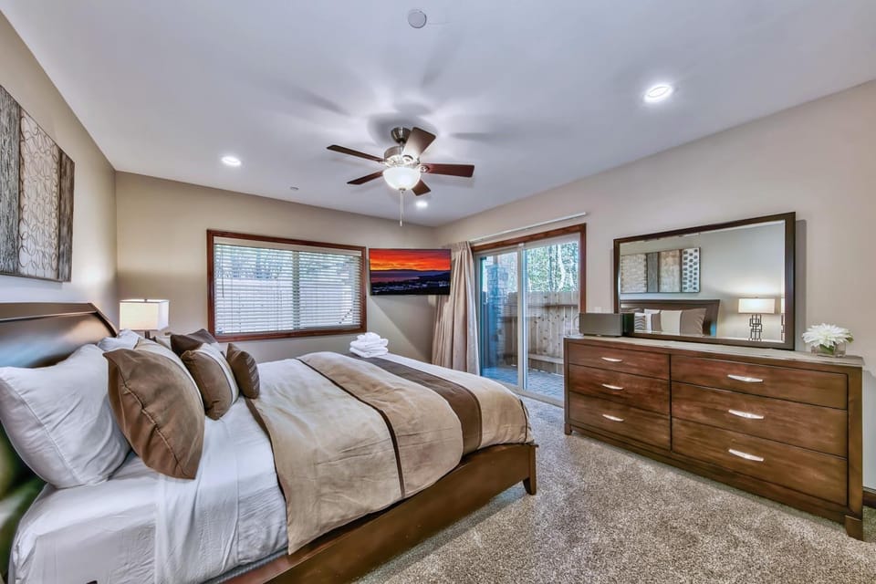 Prime Walk-to-Heavenly Townhome w AC TW702 House in South Lake Tahoe
