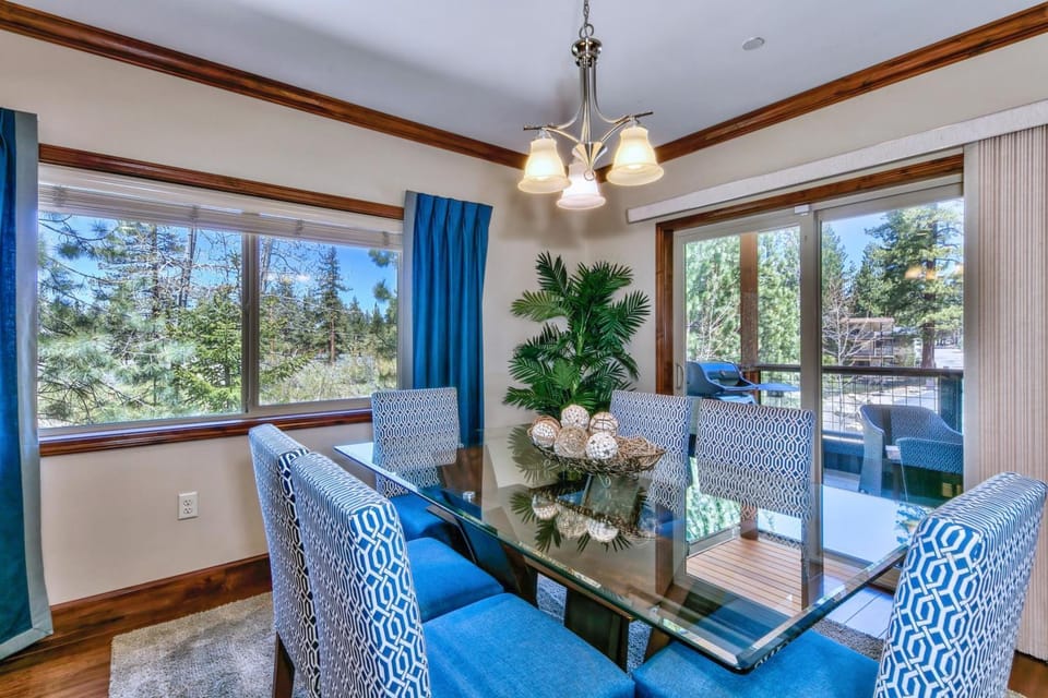 Day, Natural landscape, View (from property/room), Dining area, furniture
