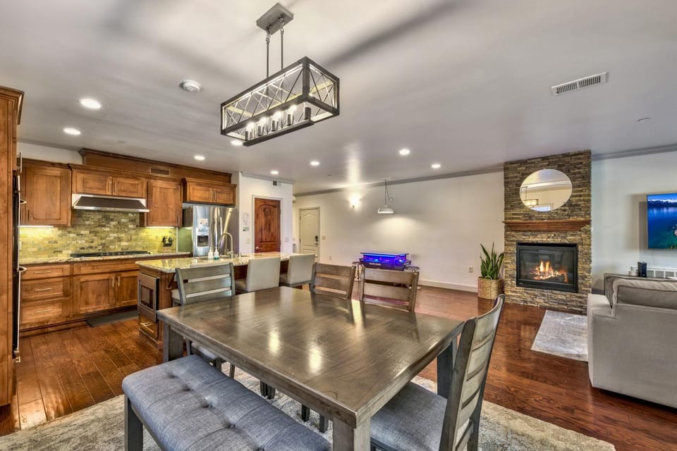 Walk to Gondola & Lake 3BR Luxury Townhome TW501 House in South Lake Tahoe