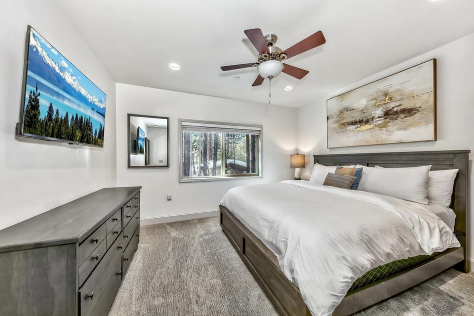 Walk to Gondola & Lake 3BR Luxury Townhome TW501 House in South Lake Tahoe