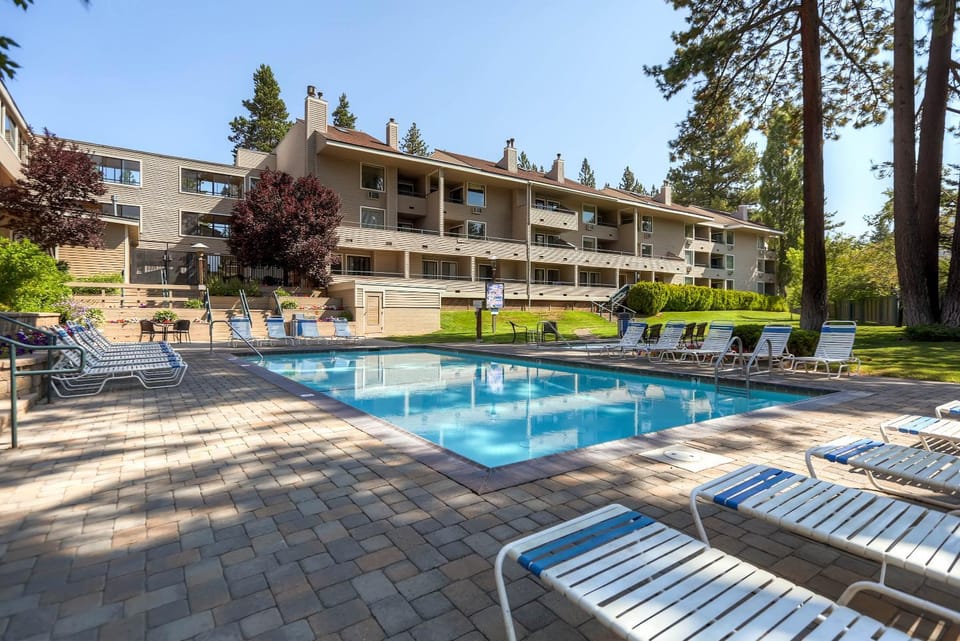 Lakeland Village #462 - Pine Peak Paradise 2.5BR House in South Lake Tahoe