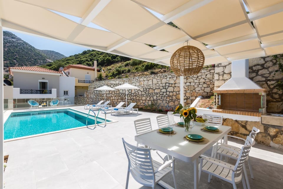 Property building, Restaurant/places to eat, BBQ facilities, Balcony/Terrace, Swimming pool
