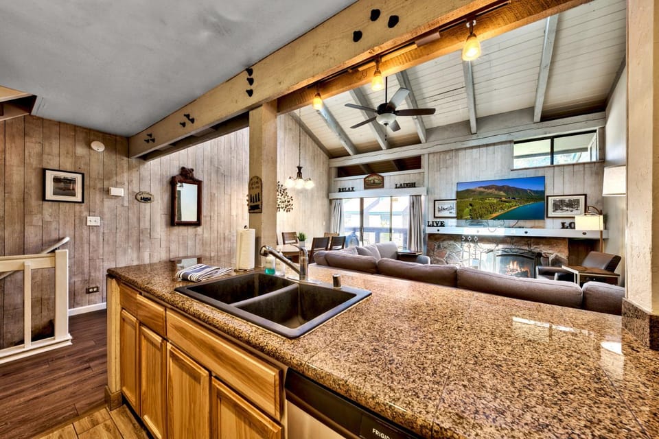 Lakeland Village #481 - Family Footprints by the Lake-Sleeps 10 House in South Lake Tahoe
