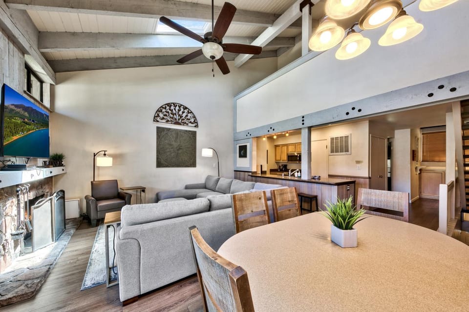 Lakeland Village #481 - Family Footprints by the Lake-Sleeps 10 House in South Lake Tahoe