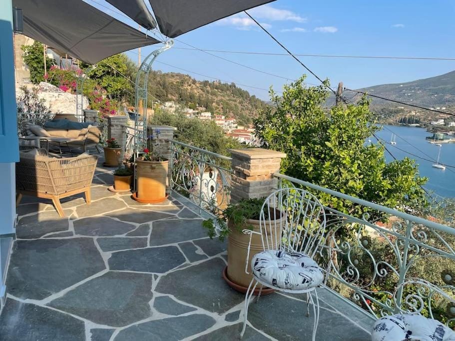 Stunning 1 bed Poros house presented by Lazydaze. Apartment in Islands
