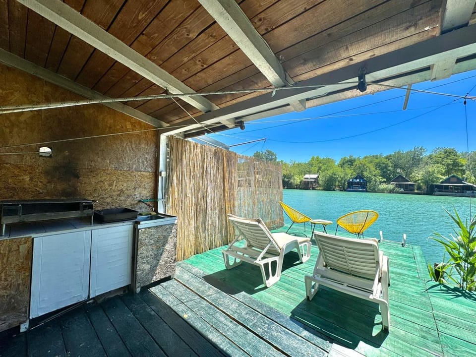 Day, Natural landscape, BBQ facilities, View (from property/room), Balcony/Terrace, River view