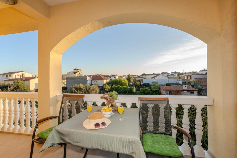 Day, View (from property/room), Balcony/Terrace, Food and drinks, Seating area, Dining area