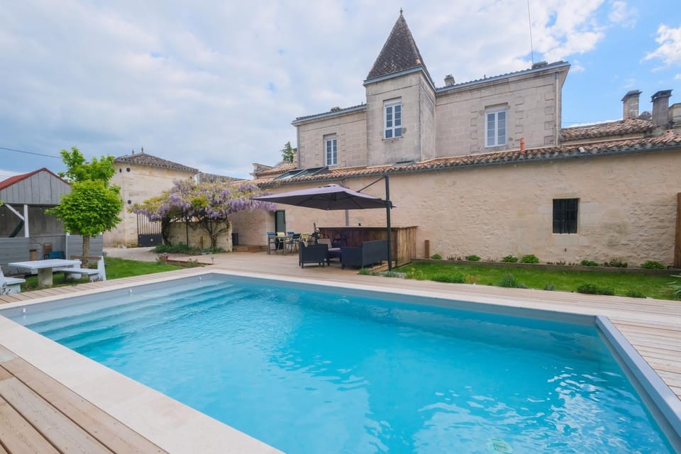 Property building, Patio, Pool view, Swimming pool, sunbed