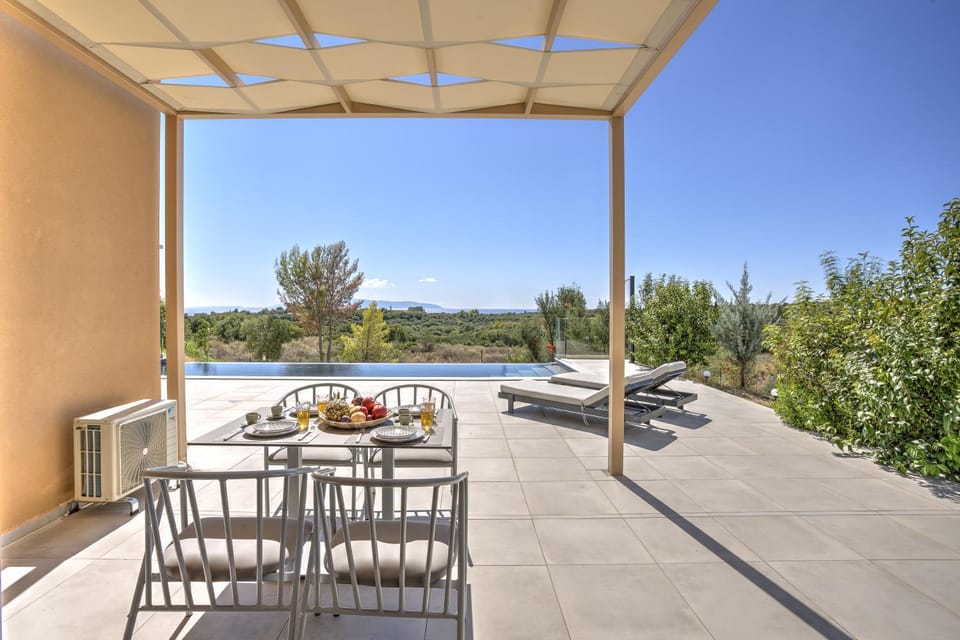 Natural landscape, Seating area, Sea view, Swimming pool, Breakfast, Location