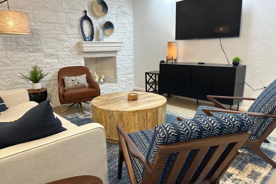 Sunset Greens is a newly renovated 3 bedroom heated pool home in South Tampa with putting green House in Tampa