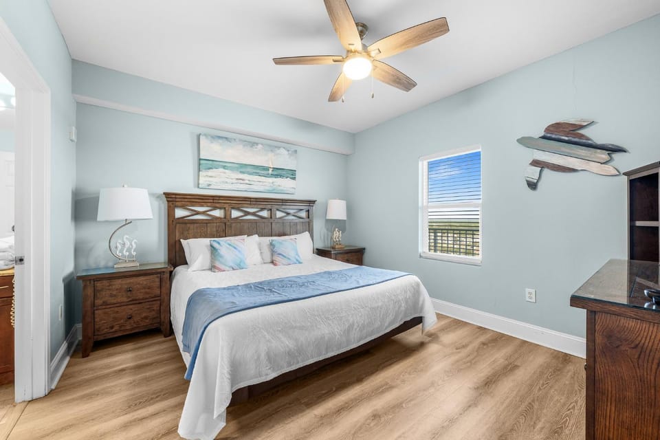 Stunning 4BD! Oceanview! Free Beach Chair Service! Sleeps 10! By Dolce Vita Getaways Apartment in Panama City Beach