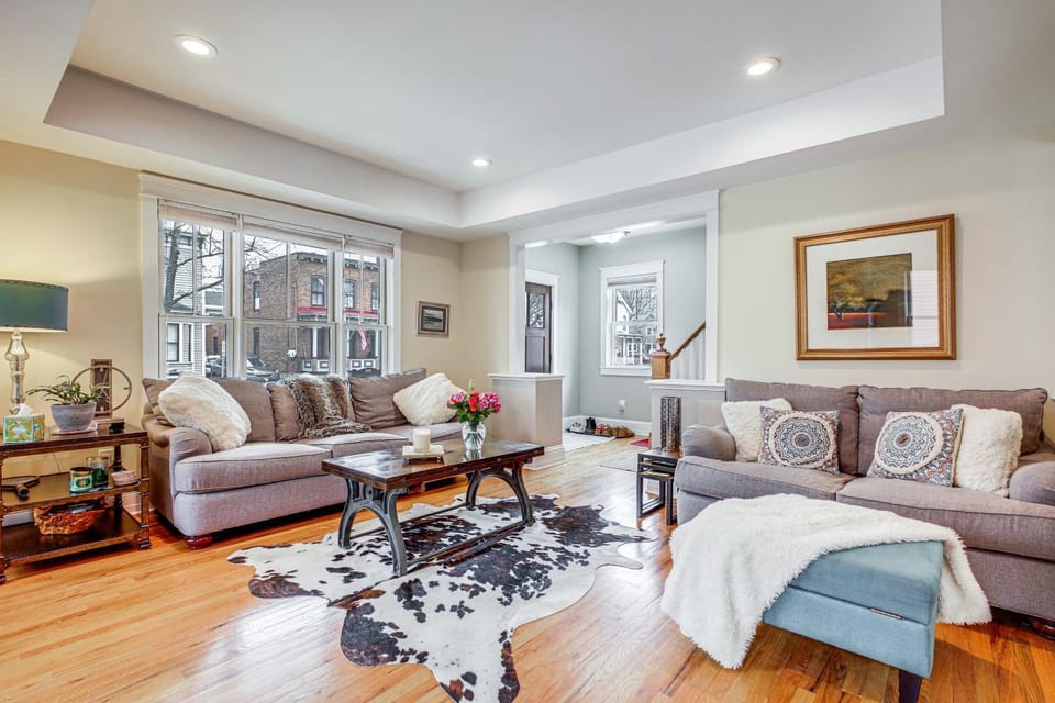 Elegant Saratoga Springs Stay: Walk to Town, Track House in Saratoga Springs