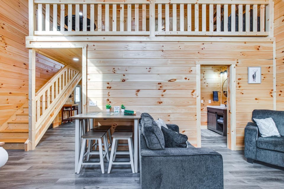 Modern Salineville Cabin on 13 Acres w/ Fire Pit! Cabin in Ohio