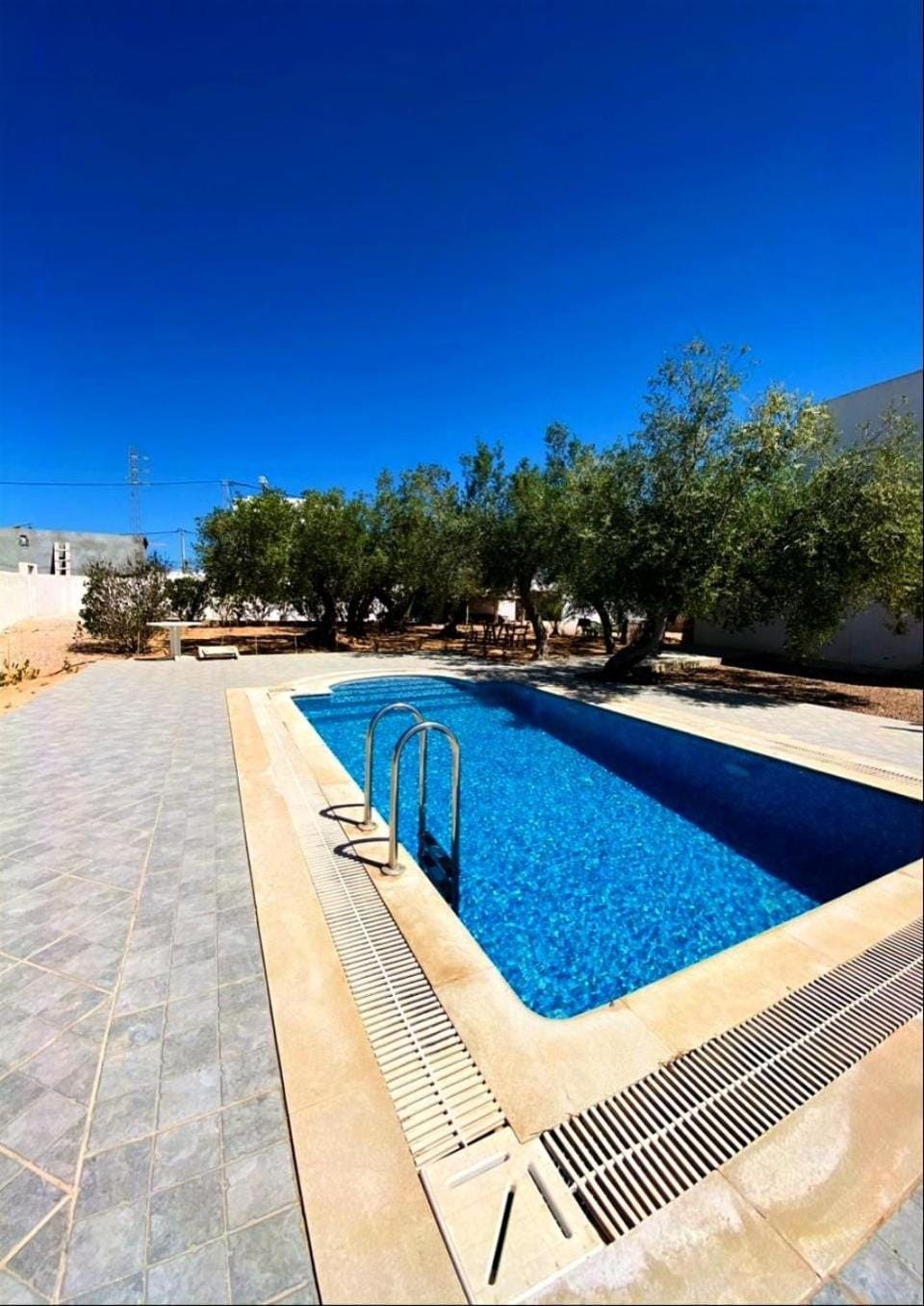 Swimming pool, sunbed