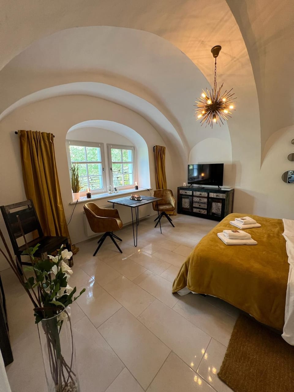 Living room, Dining area