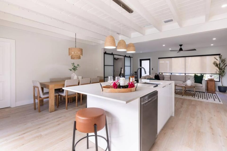 Kitchen or kitchenette, Living room, Dining area