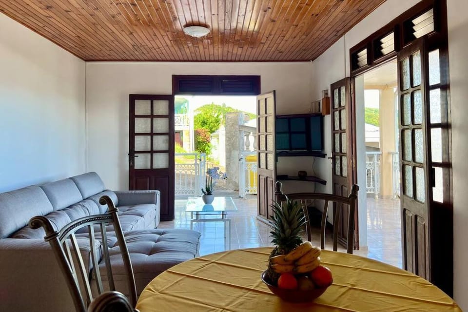 TV and multimedia, Living room, Dining area